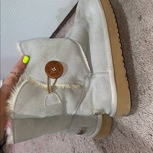 UGG BOOTS